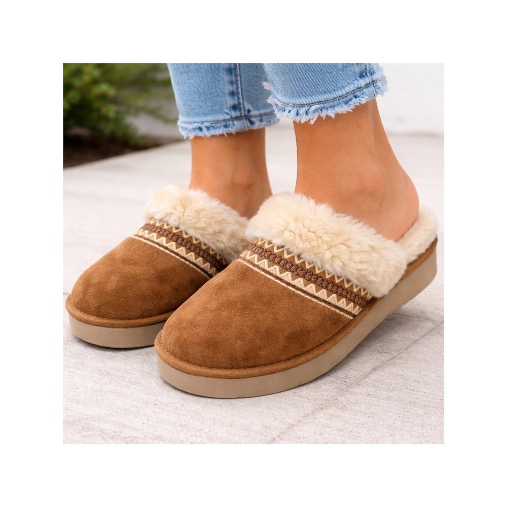 Chestnut Brown Faux Suede Platform Slippers Faux Fur Lined Mules Size 9/10 NWOT